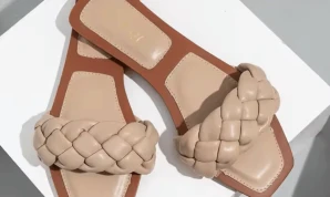 Women Weave Slippers