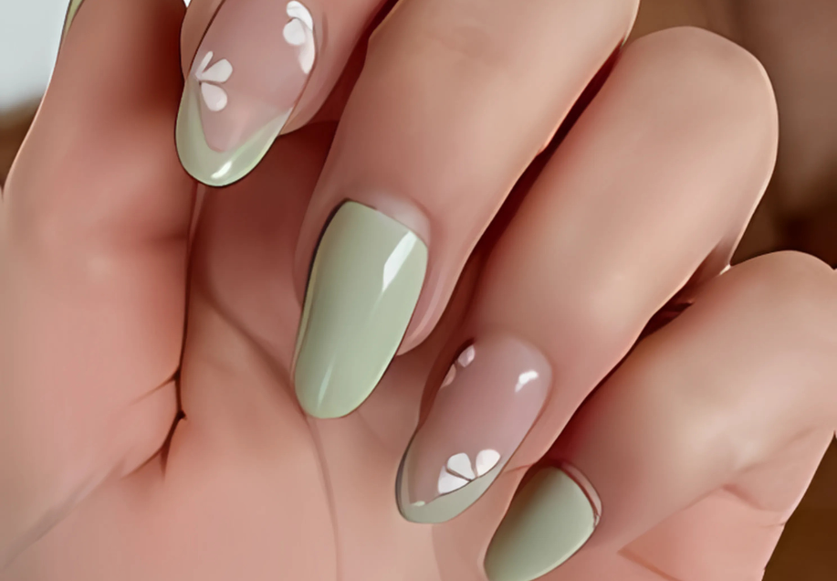 Green & White Nail Art