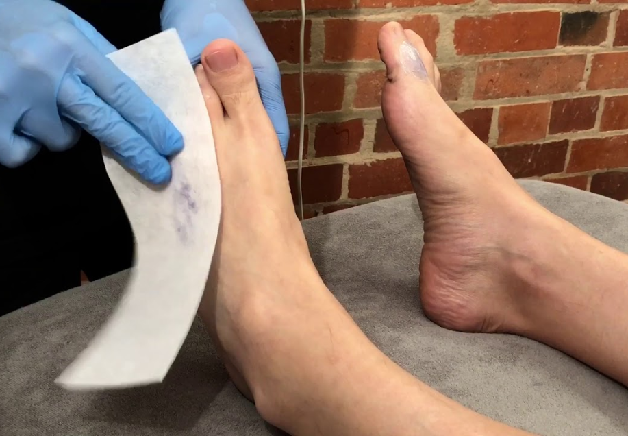Feet Knuckle wax